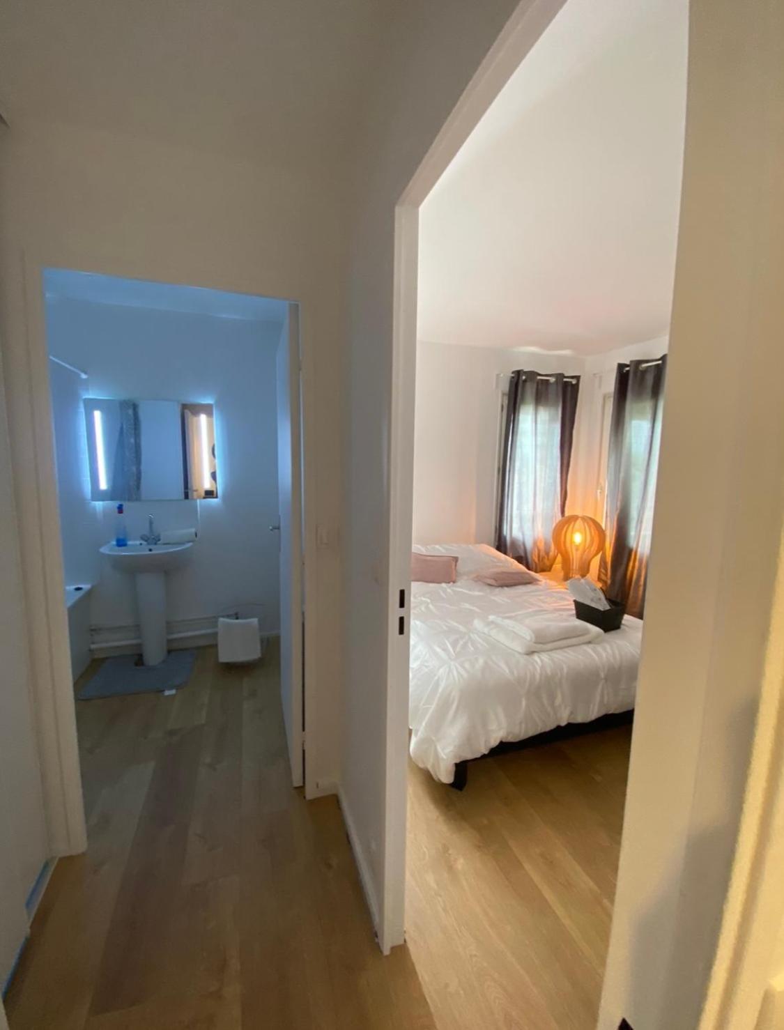 Appartement 59M2 Professionnel Ou Familial Saint Quentin En Yvelines モンティニー・ル・ブルトンヌー エクステリア 写真